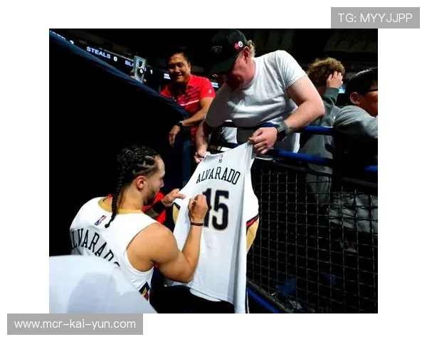 鹈鹕湖人冲突吃技犯，阿尔瓦拉多抢断反击