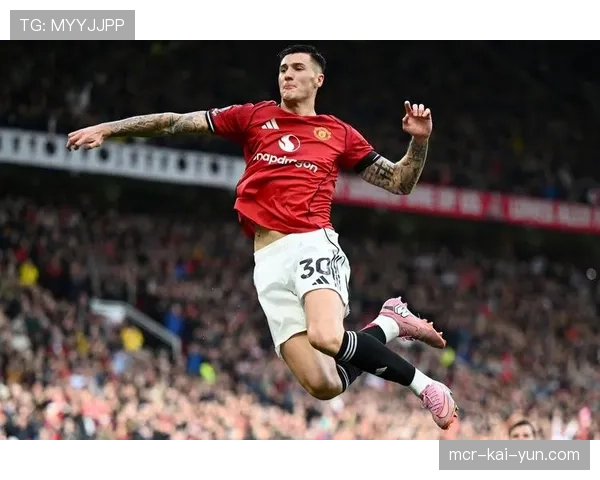 赛前最后一练开放,曼联新援中场全程参与合练