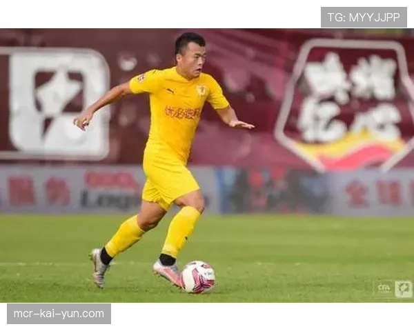 特写:老将汪嵩替补登场,以43岁年龄刷新中超最年长出场纪录